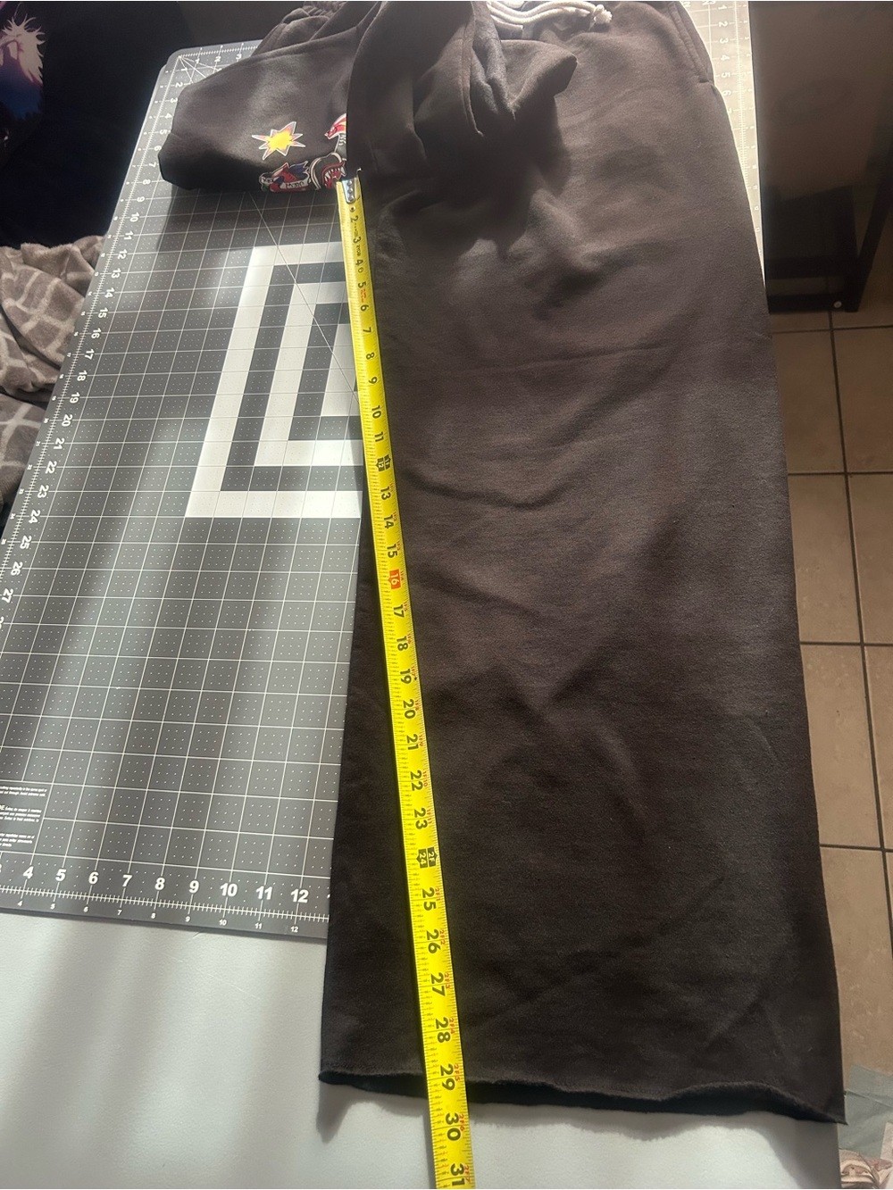 Wide-Leg Black Drawstring Sweatpants - Picture 4 of 6